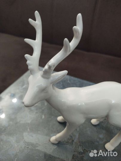 Статуэтка олень