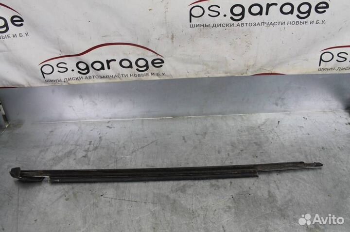 Молдинг стекла передней левой двери Audi A6(C7)