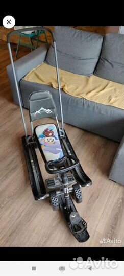 Снегокат с ручкой и колесами