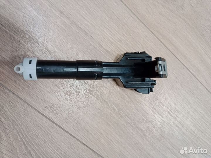 Форсунка омывателя фары левая Toyota Camry