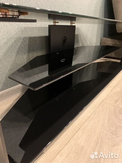 Стеклянная тумба под тв большая