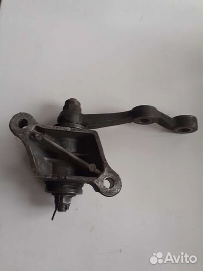 Рулевой маятник ваз 2106