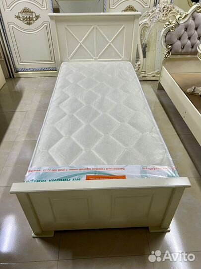 Детская кровать с матрасом