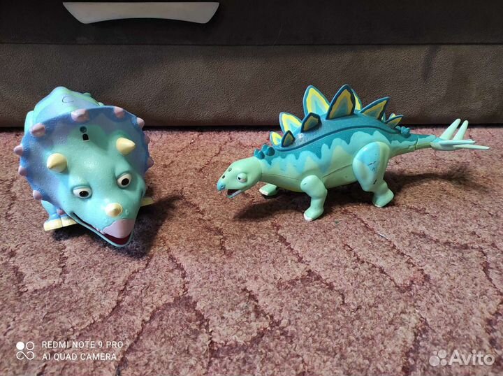 Динозавры игрушки