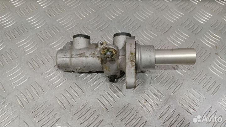 Б/У Цилиндр тормозной главный