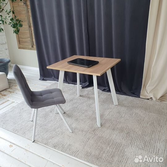 Компьютерный стол Ник Дуб 80*70 см. Белые ножки