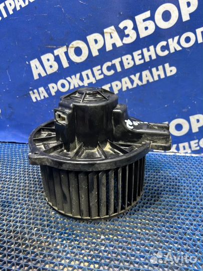 Моторчик печки Kia Rio 2 хэтчбек 2010