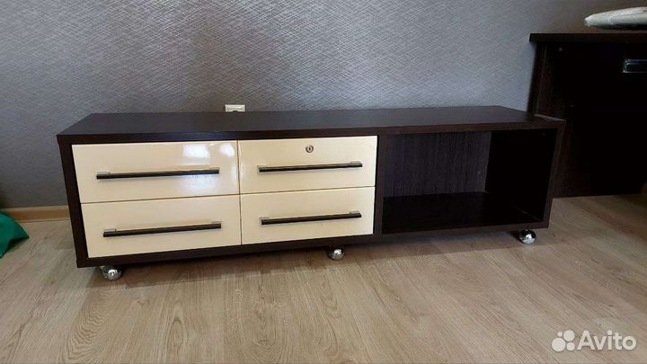 Компьютерный стол с тумбой