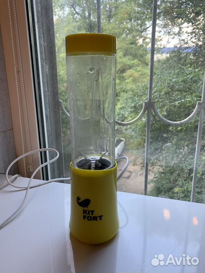 Блендер желтый Kitfort кт-1311 Shake & Take