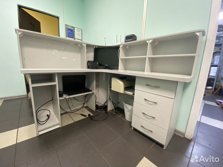 Стойка ресепшн администратора угловая