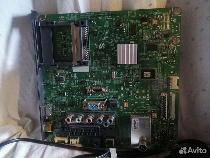 Продам телевизор на запчасти