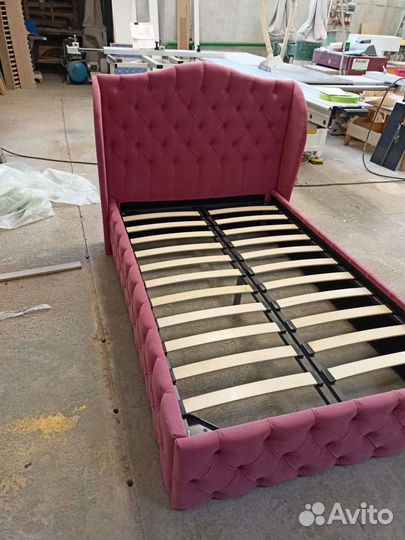 Детская кровать в каретной стяжке