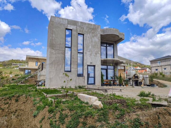 Дом 220 м² на участке 6 сот.