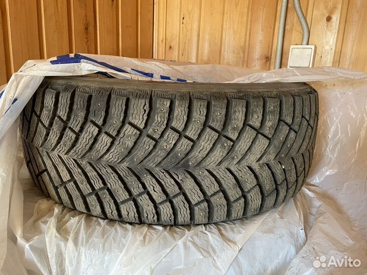 Michelin X-Ice North 4 215/55 R17 40D