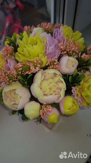 На подарок букет пионов