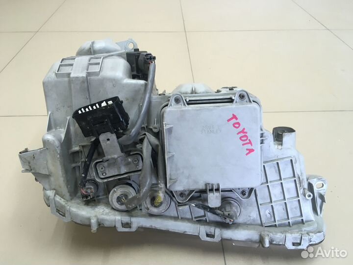 Фара левая Toyota Crown Majesta