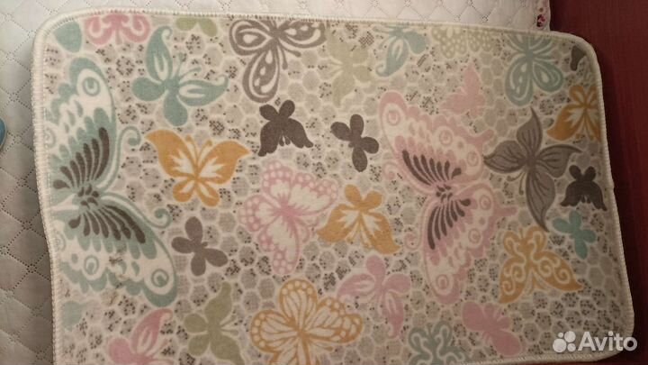 Коврик новый с противоскользящим покрытие