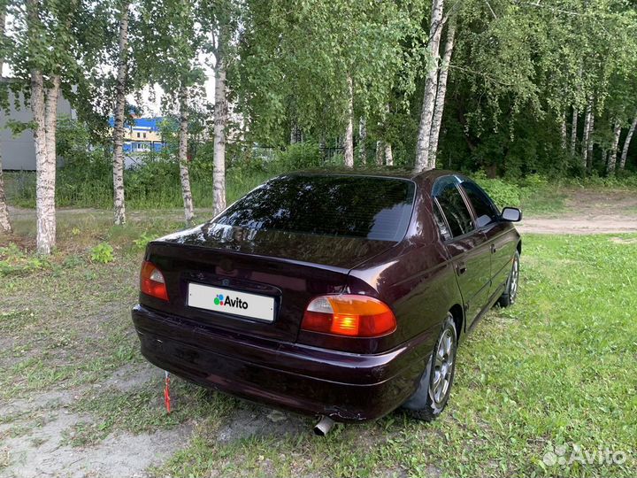 Toyota Avensis 1.6 МТ, 1999, 300 000 км