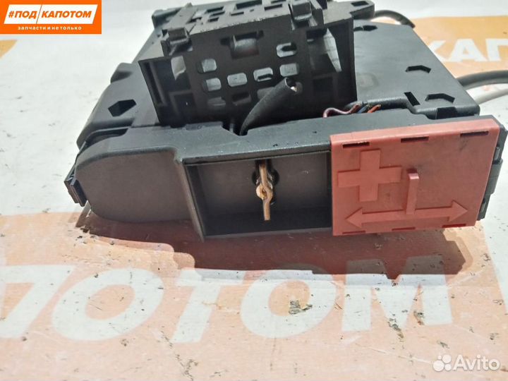 Клемма аккумулятора плюс Mercedes-Benz C-Класс