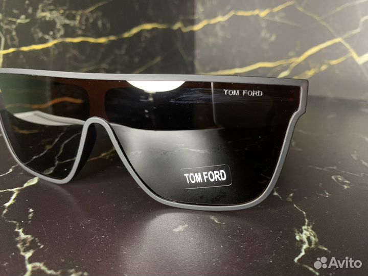 Солнцезащитные очки Tom Ford коричневые