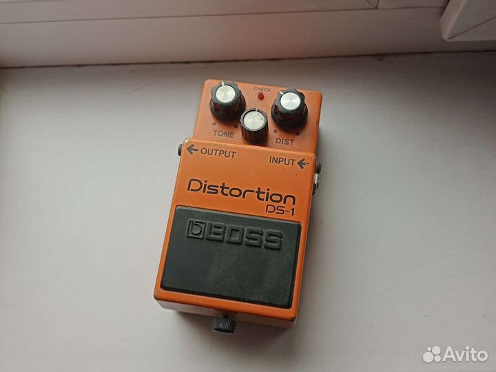 Гитарная педаль boss DS1