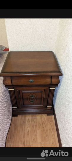 Кровать двухспальная с тумбочками