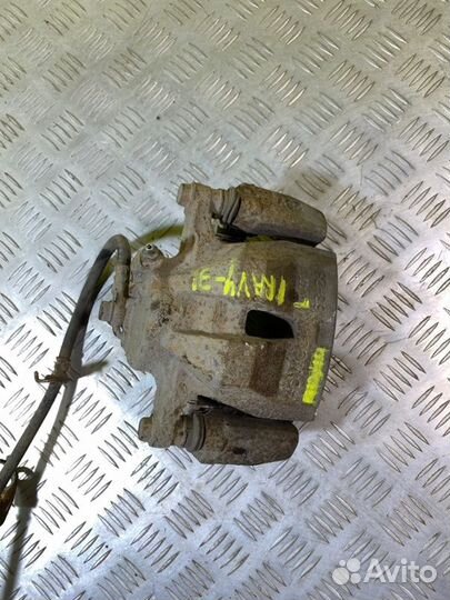 Суппорт передний левый Toyota Rav 4 (Xa30)