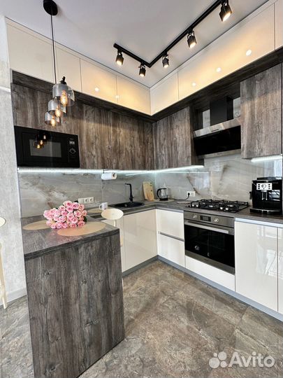 Кухня на заказ под потолок в Челябинске