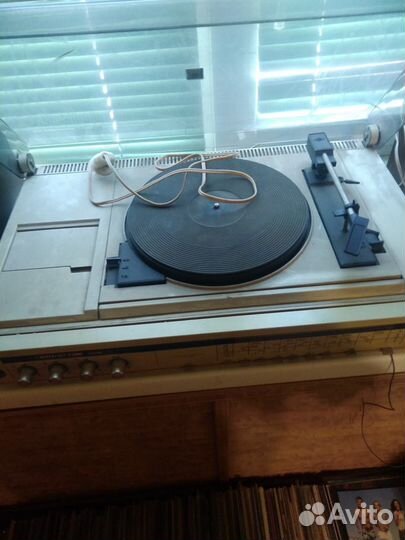 Проигрыватель виниловых пластинок 