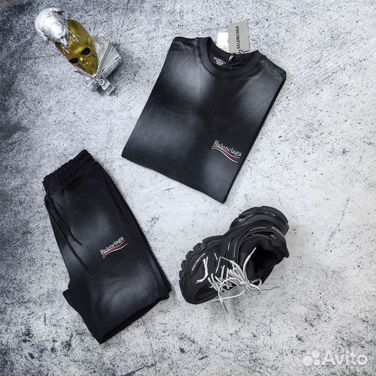 Костюм с шортами balenciaga