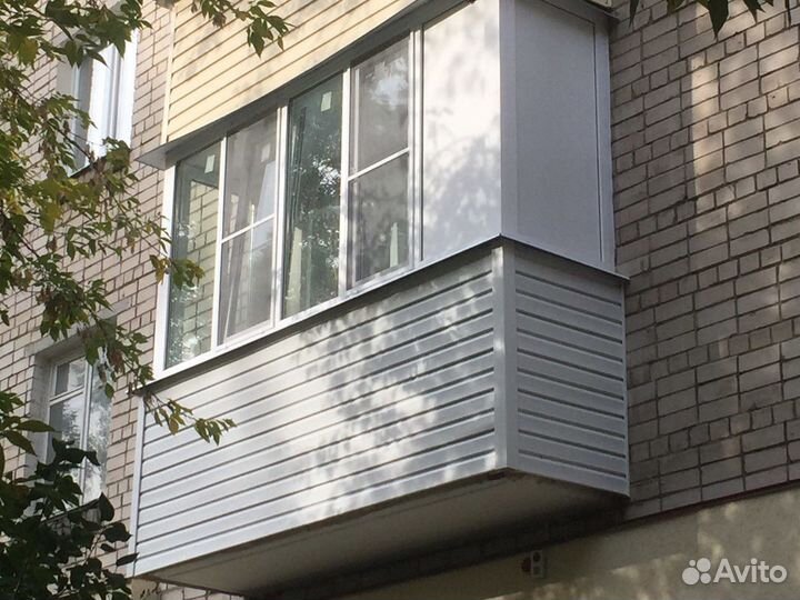 Балкон с обшивкой + сетки