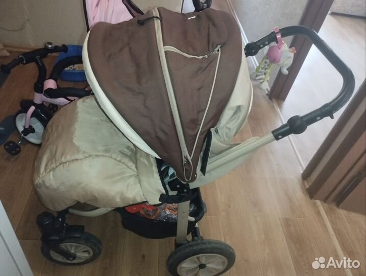 Прогулочная коляска с надувными колесами