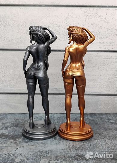 Статуэтка девушки цвет бронза и серебро