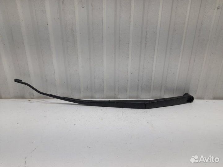 Поводок стеклоочистителя передний правый Hyundai