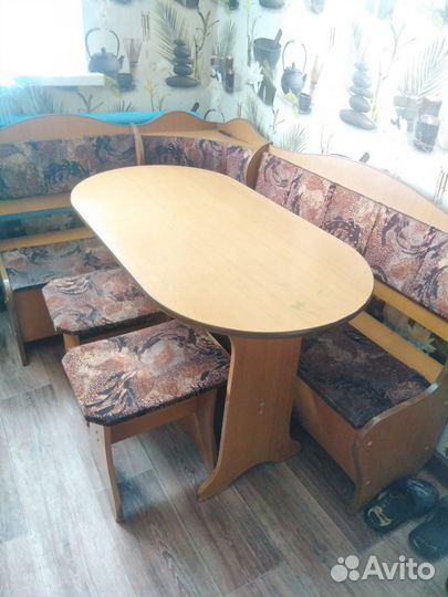 Кухонный уголок со столом и стульями бу