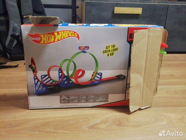 Игрушечная трасса с машинкой