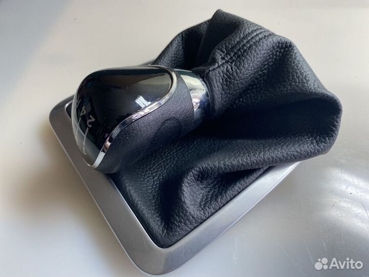 Ручка кпп с чехлом(кожа) и рамкой на Форд Фокус 2