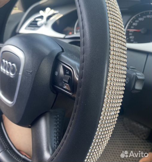 Оплетка на руль со стразами