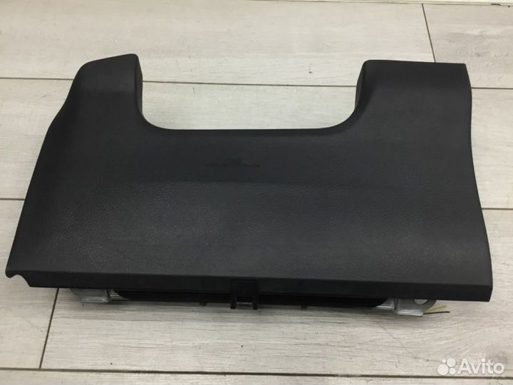 Подушка безопасности в колени Toyota Auris хэтчбек