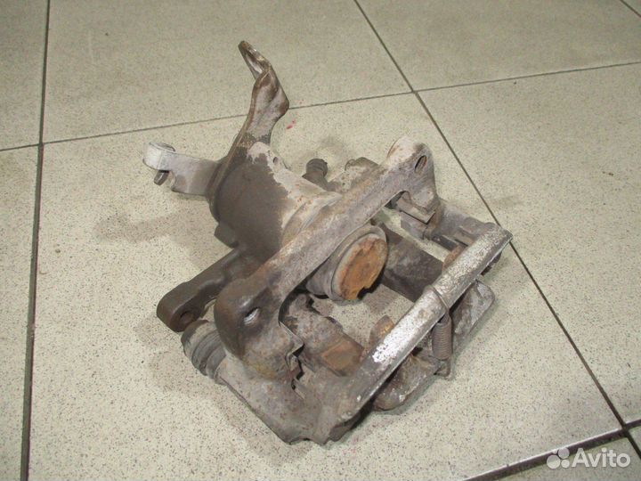 Суппорт задний левый Opel Zafira C