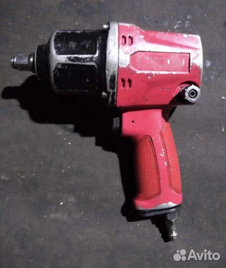 Гайковерт пневматический