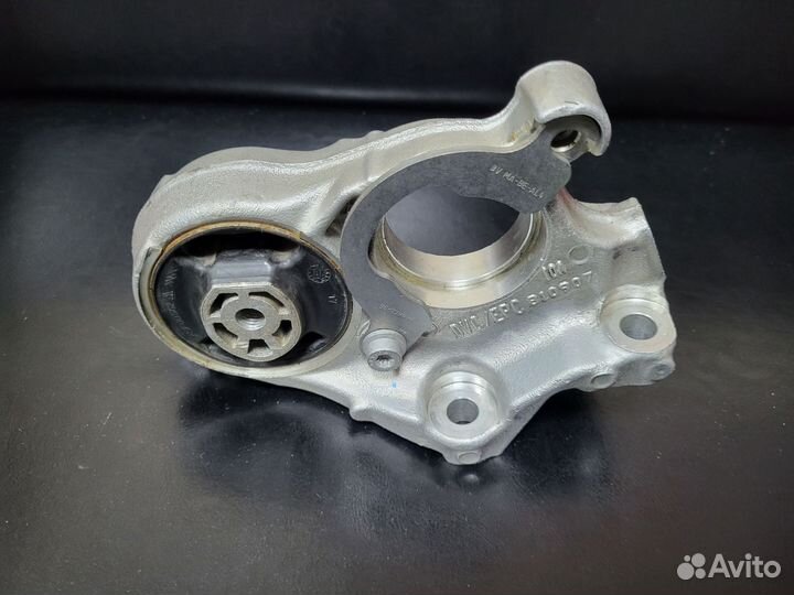 Опора двигателя правая Peugeot 308