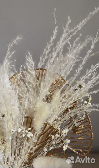 Композиция из сухоцветов в кашпо из гипса