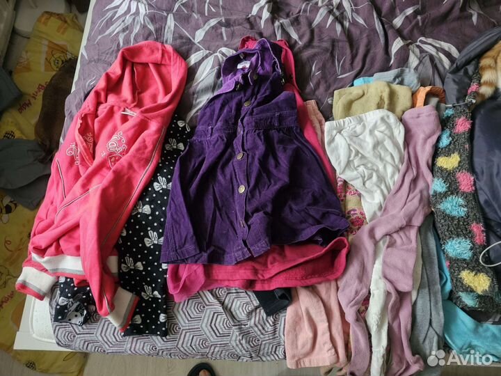 Ящик с детскими вещами на возраст 3-4 года