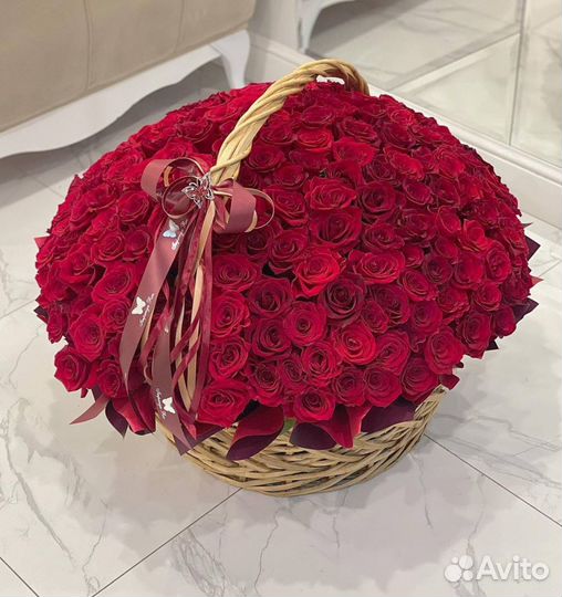 Корзина с живыми цветами