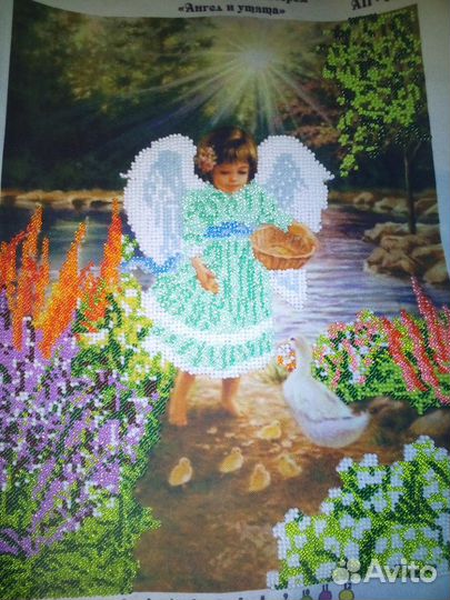 Вышивки, брелоки, кулоны, броши, елочные игрушки р