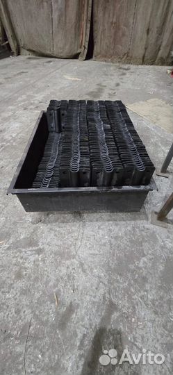 Скоба металлическая двухлапковая