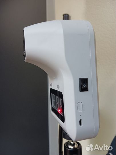 Бесконтактный инфракрасный термометр