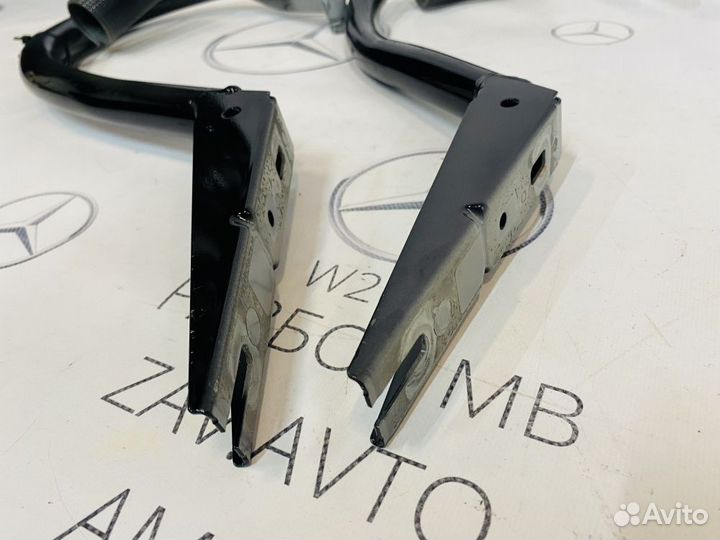 Петля крышки багажника Mercedes W204