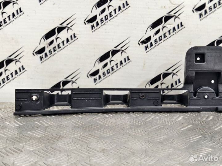 Кронштейн бампера задний Ford Focus 3 1.6 pnda